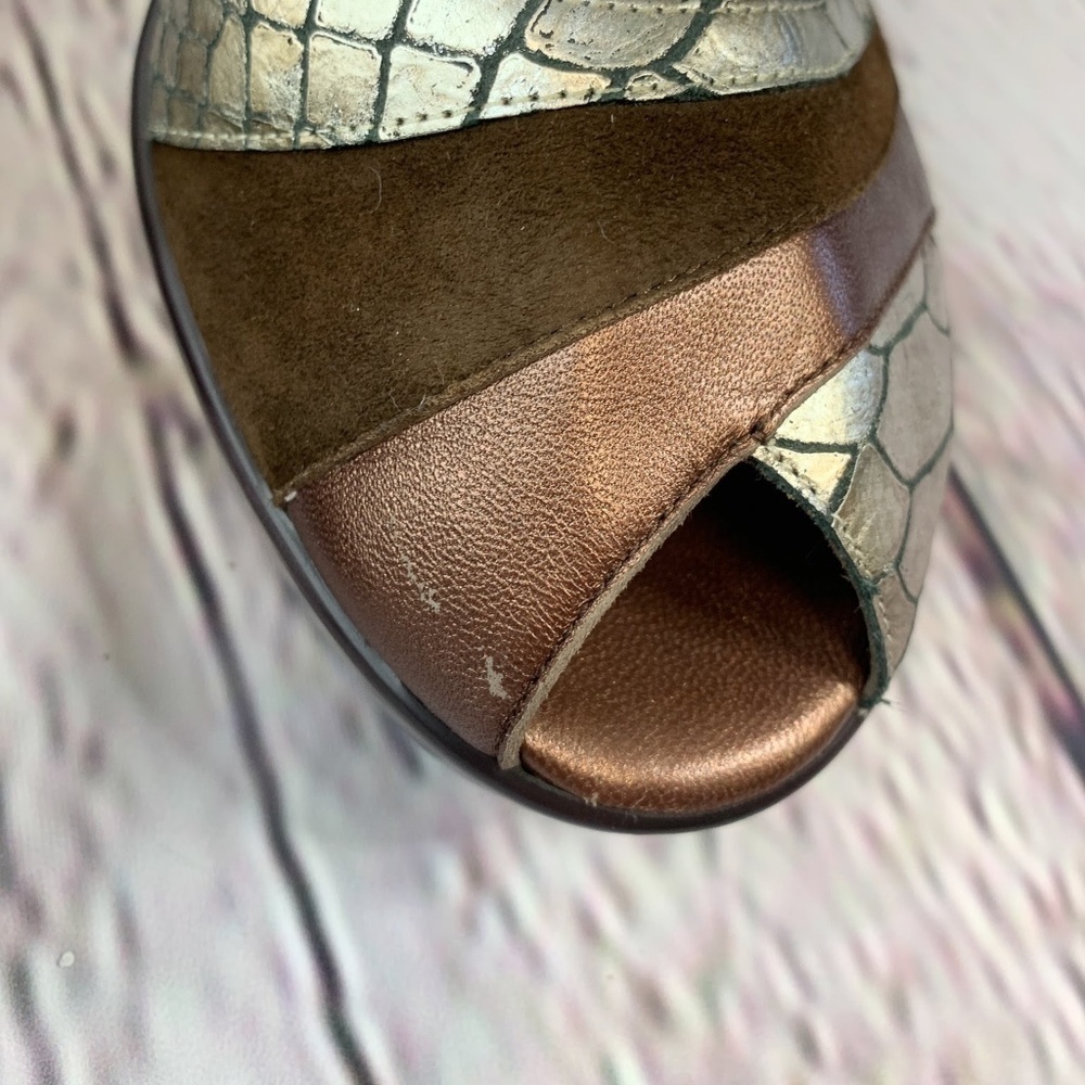 Cole Haan l Nike Air Brown Suede & Metallic Wedges - Picture 7 of 8